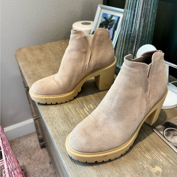 Dolce Vita Cashe H20 Suede Lugged Sole Block Heels 8 - Picture 3 of 8